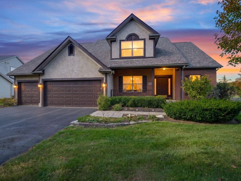 7215 Bromfield Drive , Canal Winchester, OH 43110 Photo 2