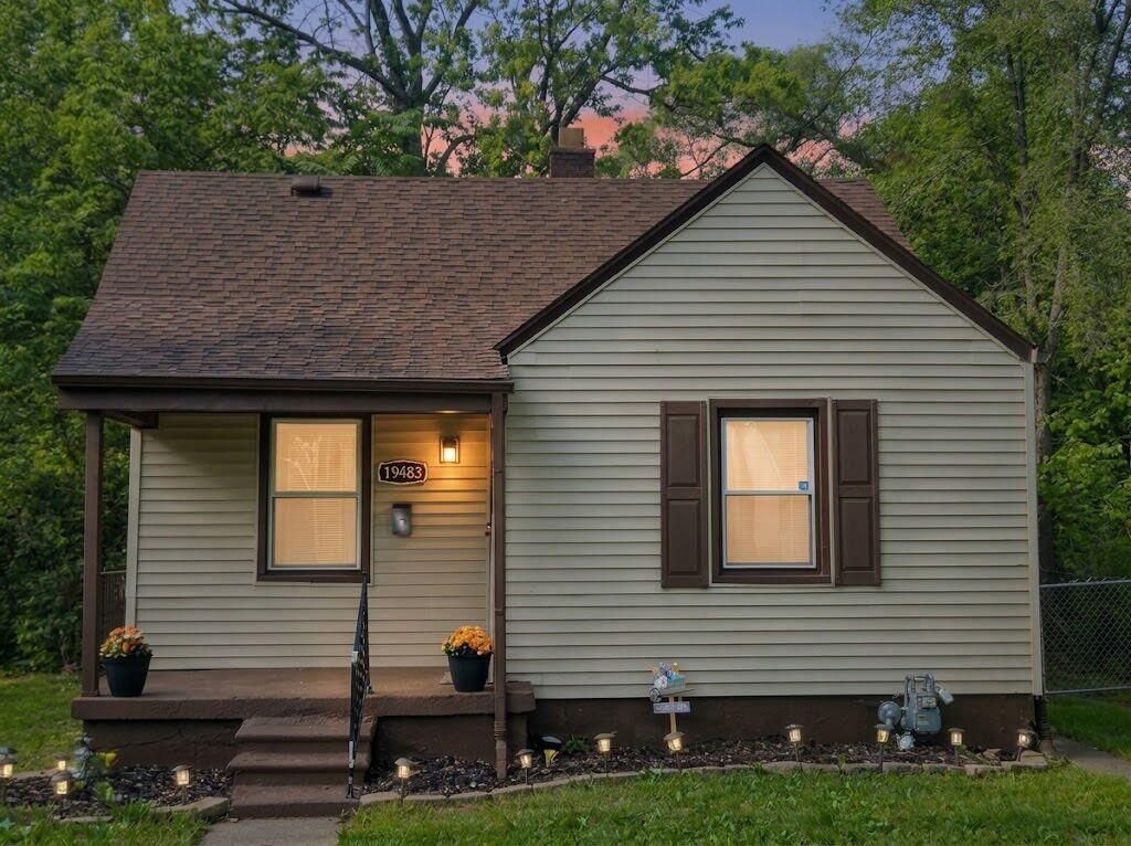 19483 Rosemont Avenue, Detroit, MI 48219 Main Photo