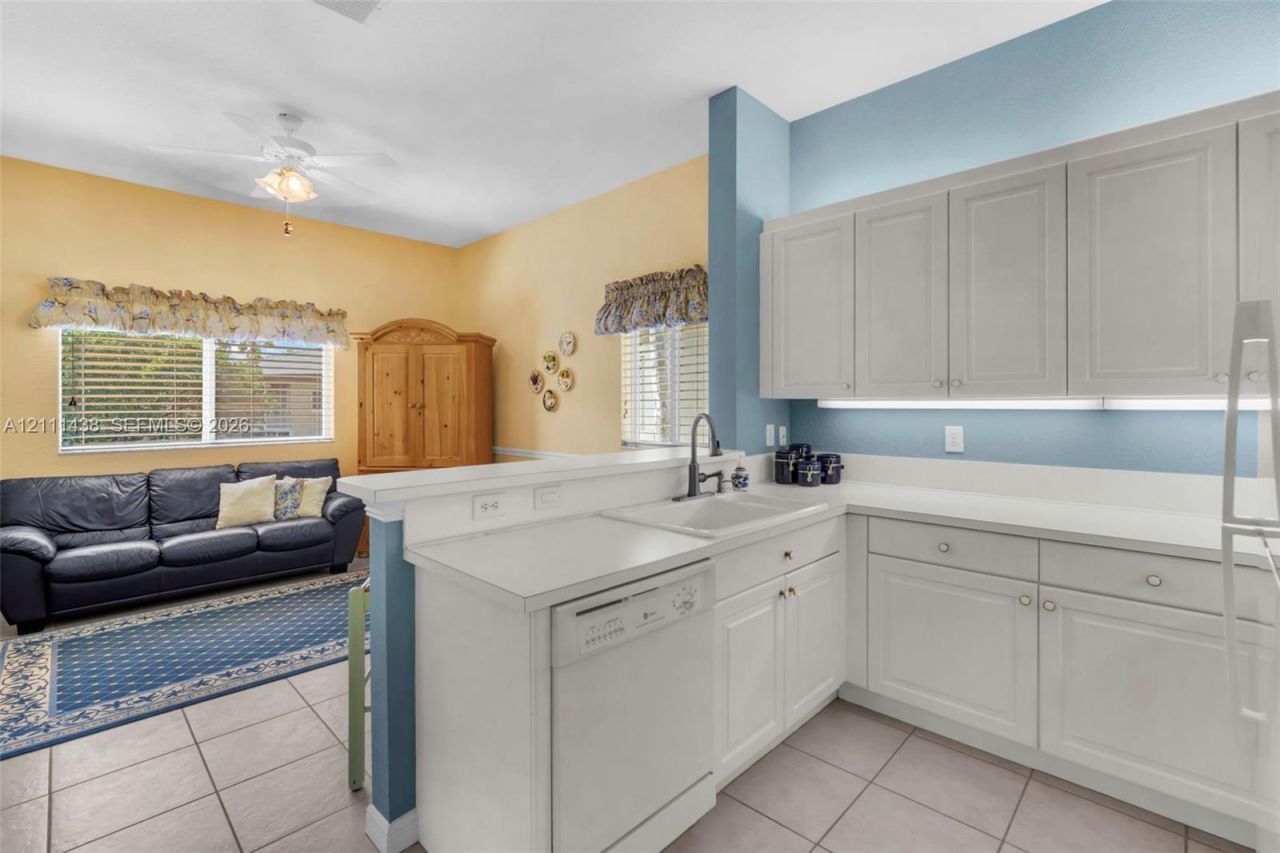 7921 E Exeter Blvd E , Unit 202, Tamarac, FL 33321 Photo