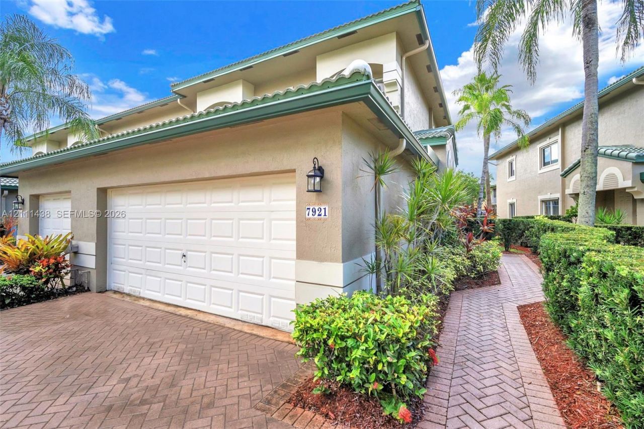 7921 E Exeter Blvd E , Unit 202, Tamarac, FL 33321 Photo