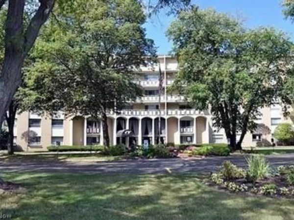 3400 Wooster Road, Unit 221, Rocky River, OH 44116