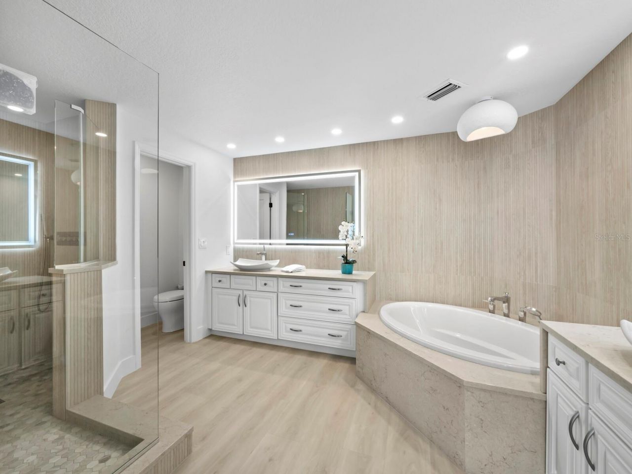 1260 Dolphin Bay Way, Unit 301, Sarasota, FL 34242 Photo