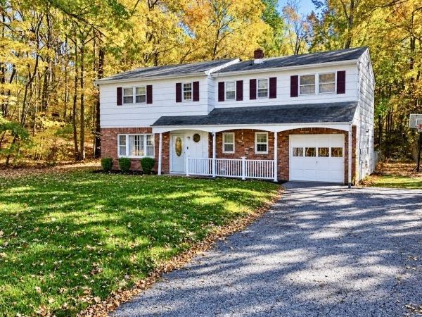 1 Tallahatchie Dr, Vernon, NJ 07461