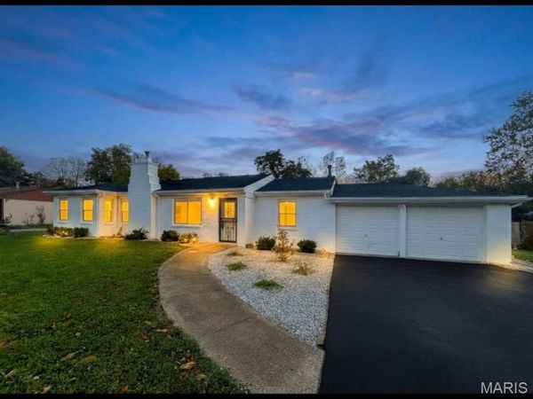 8124 Packard Avenue , St Louis, MO 63134
