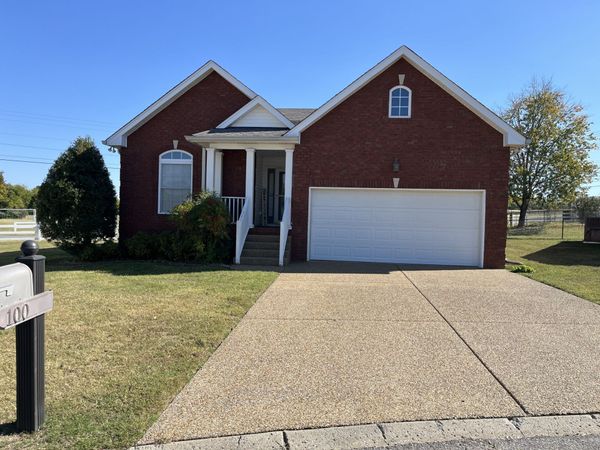 100 Cambridge Dr , Gallatin, TN 37066