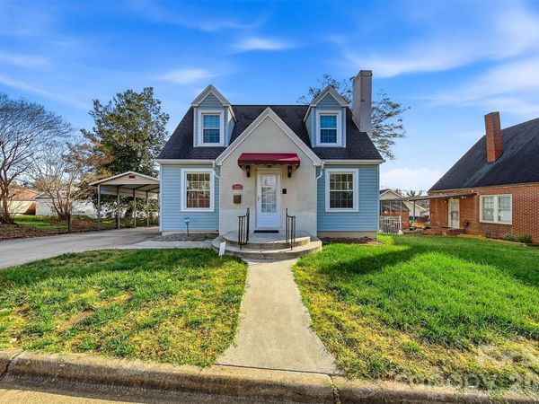 323 4th Street Place SW, Hickory, NC 28602