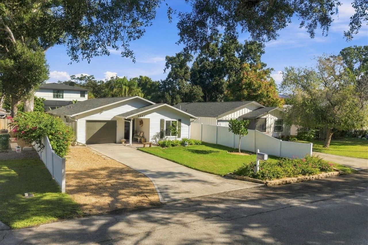 2557 Temple Street, Sarasota, FL 34239 Photo