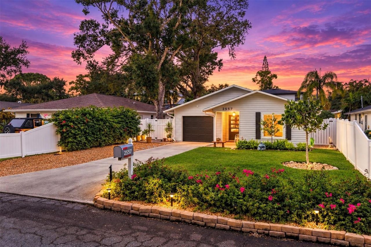 2557 Temple Street, Sarasota, FL 34239 Photo