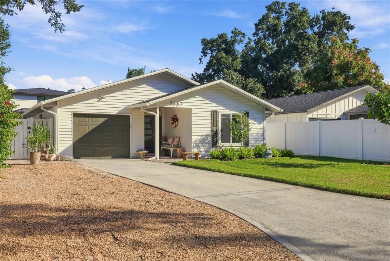 2557 Temple Street, Sarasota, FL 34239 Photo