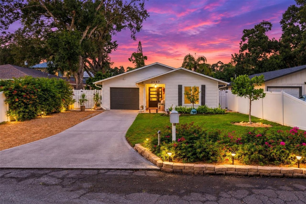 2557 Temple Street, Sarasota, FL 34239 Photo
