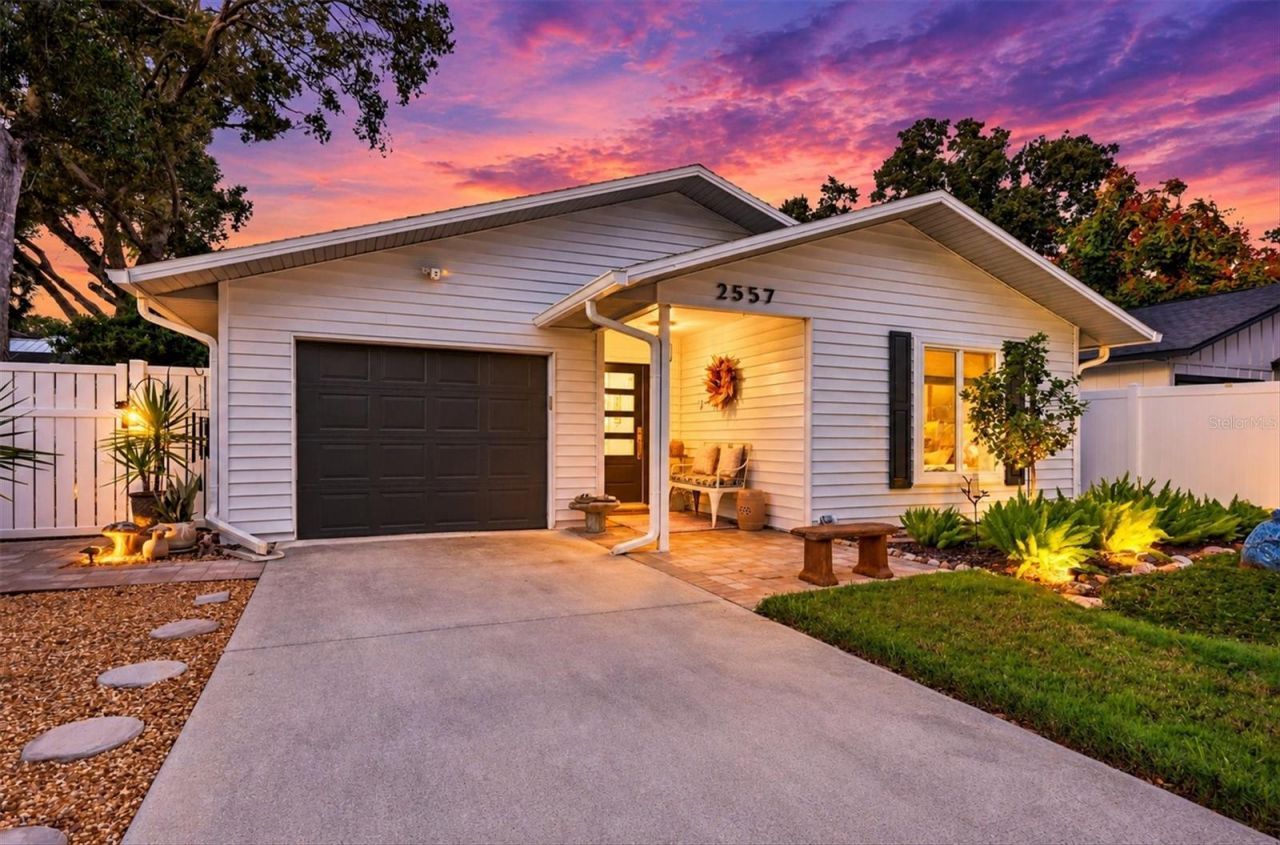 2557 Temple Street, Sarasota, FL 34239 Photo