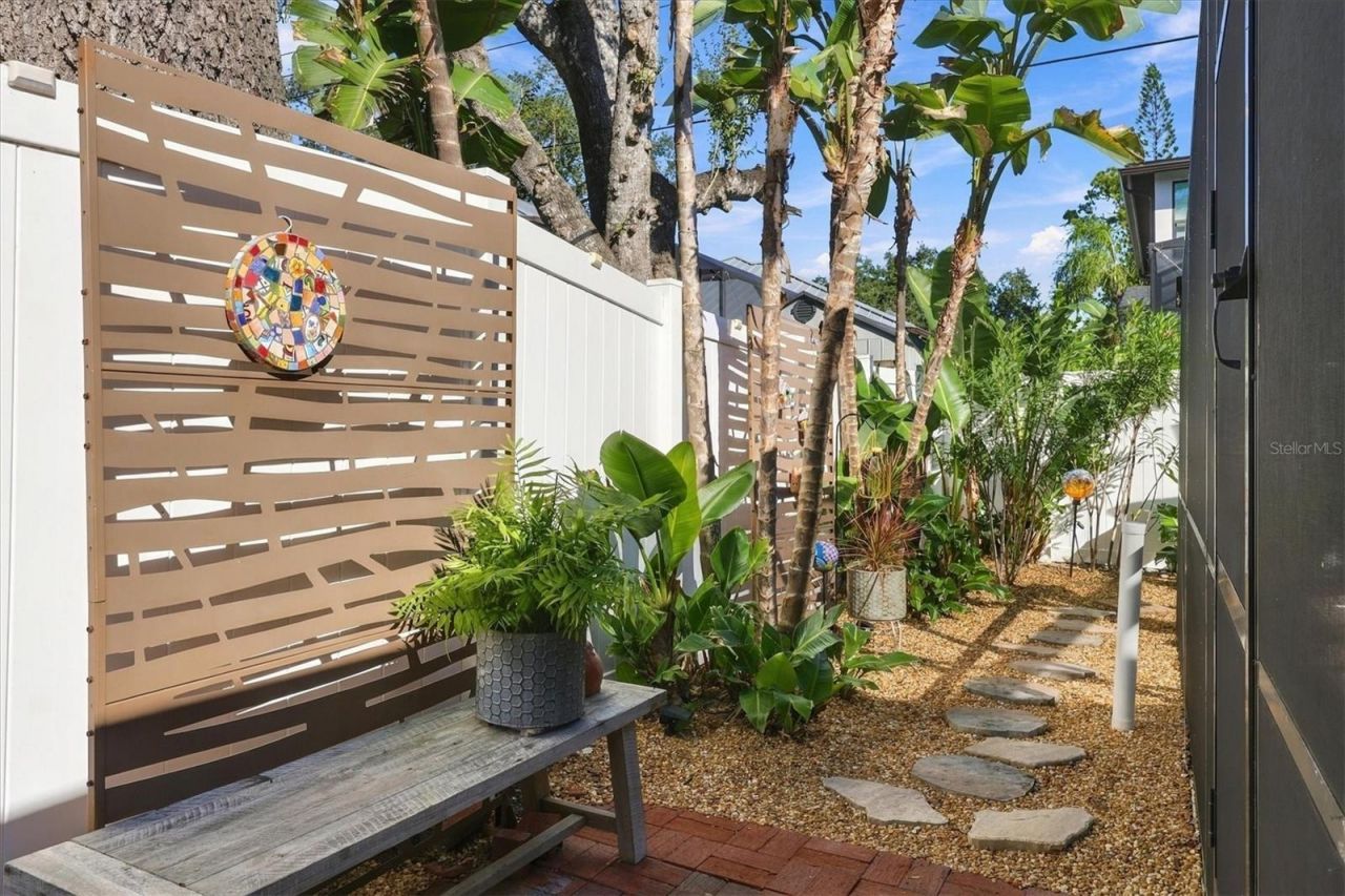2557 Temple Street, Sarasota, FL 34239 Photo