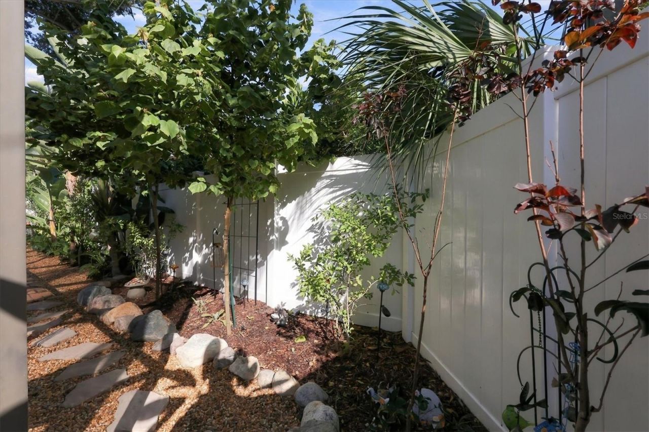 2557 Temple Street, Sarasota, FL 34239 Photo