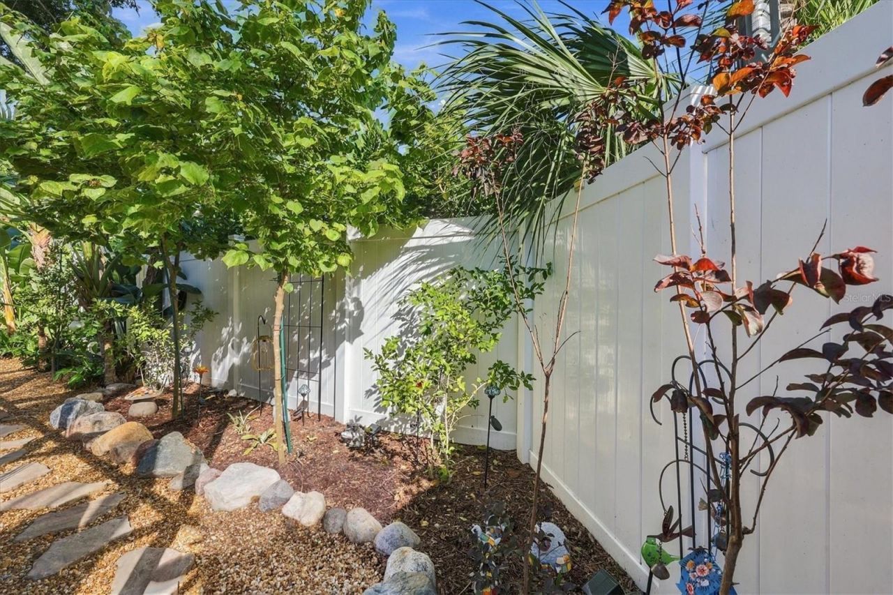 2557 Temple Street, Sarasota, FL 34239 Photo