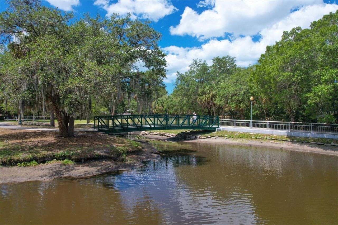 2557 Temple Street, Sarasota, FL 34239 Photo
