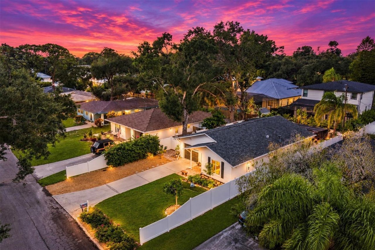 2557 Temple Street, Sarasota, FL 34239 Photo