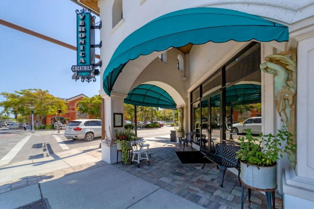 2557 Temple Street, Sarasota, FL 34239 Photo