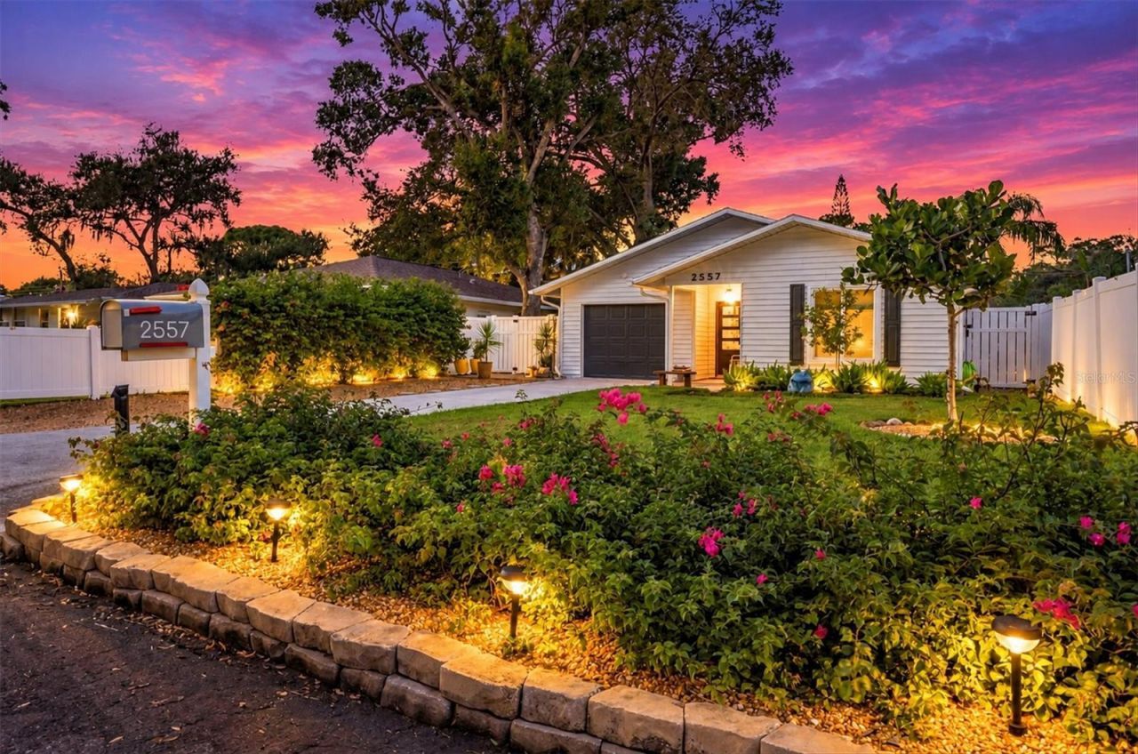 2557 Temple Street, Sarasota, FL 34239 Photo