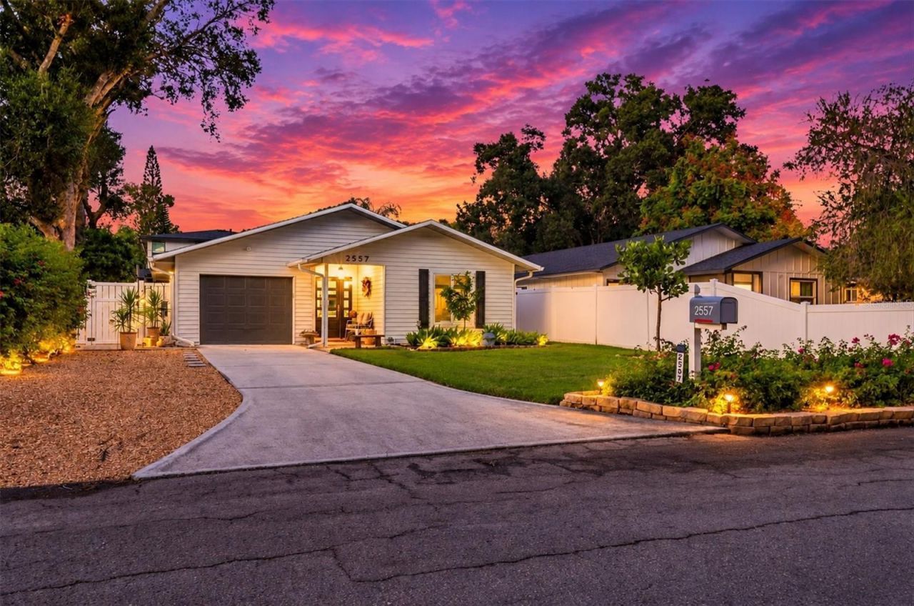 2557 Temple Street, Sarasota, FL 34239 Photo
