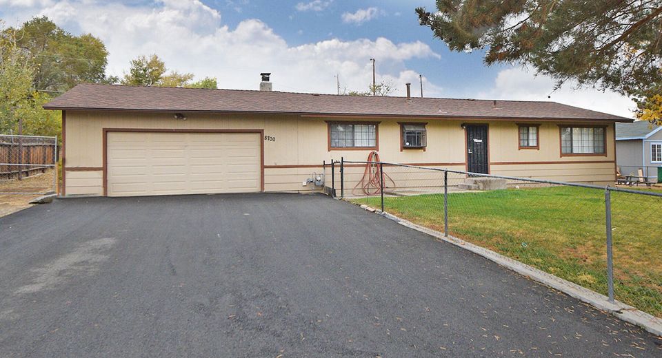8700 Aquifer Way, Reno, NV 89506 Photo