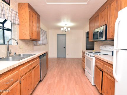 8700 Aquifer Way, Reno, NV 89506 Photo