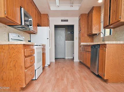 8700 Aquifer Way, Reno, NV 89506 Photo