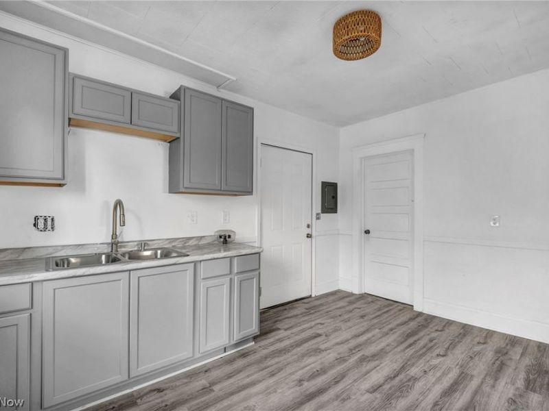 1068 E 68th Street, Cleveland, OH 44103 Photo 16