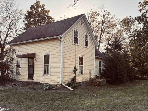 107 Madison Street, Bonaparte, IA 52620