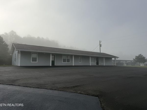 2327 U.S. 411, Madisonville, TN 37354