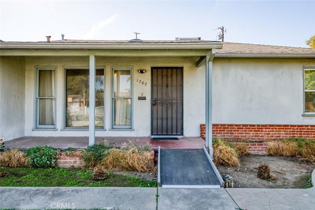 1707 E Metzler, Sanger, CA 93657 Main Photo