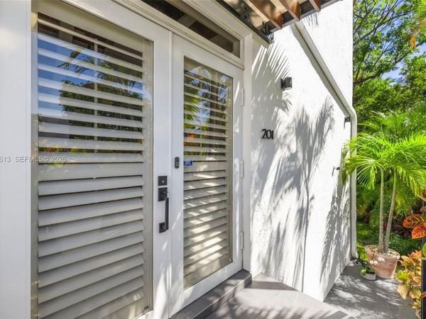 201 E Enid Dr , Unit 31, Key Biscayne, FL 33149