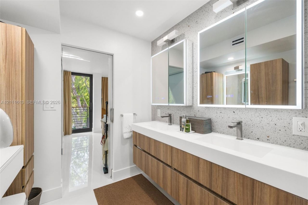 201 E Enid Dr , Unit 31, Key Biscayne, FL 33149 Photo
