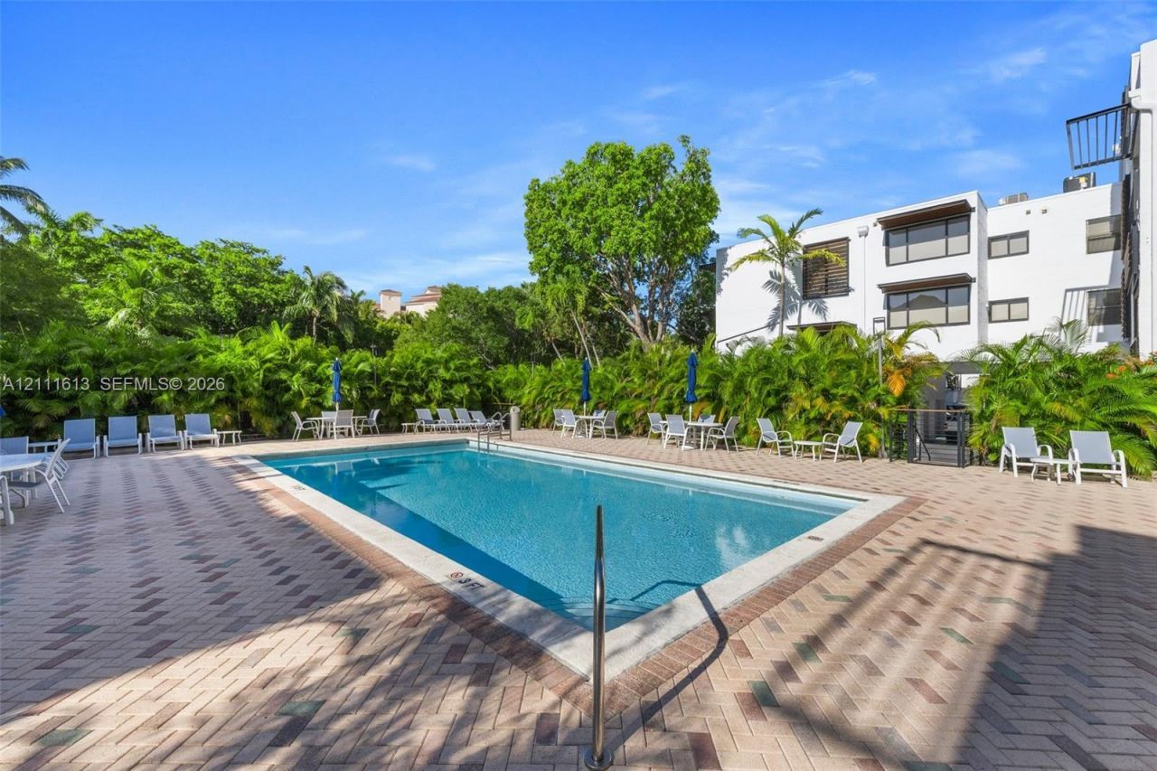 201 E Enid Dr , Unit 31, Key Biscayne, FL 33149 Photo