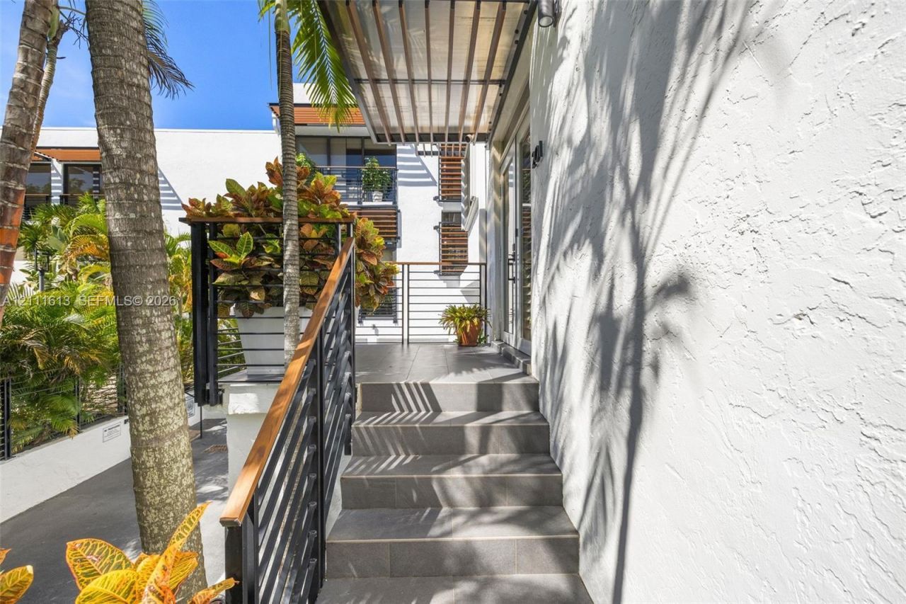 201 E Enid Dr , Unit 31, Key Biscayne, FL 33149 Photo