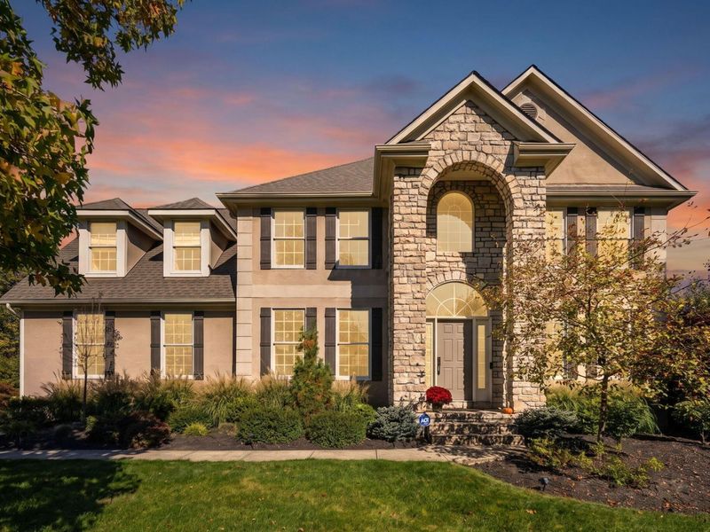 272 Crossing Creek N, Columbus, OH 43230 Photo 2