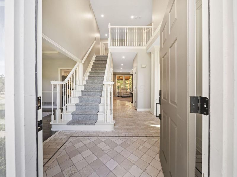 272 Crossing Creek N, Columbus, OH 43230 Photo 3