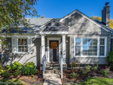 10444 Vernon Avenue, Huntington Woods, Mi 48070