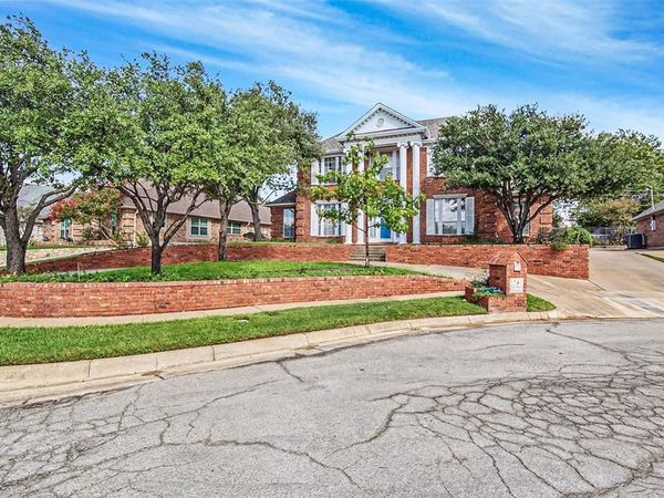 6 Grant Place , Pantego, TX 76013