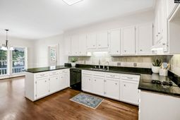 115 Walnut Court photo 4