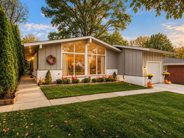604 Elmhurst Street , Valparaiso, IN 46385
