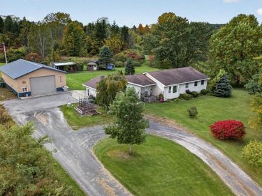 346 County Road 27 , Clifton Springs, NY 14432