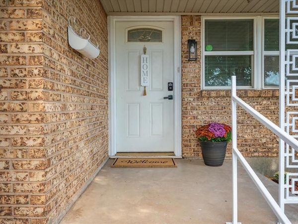 125 SW 6th Street, Moore, OK 73160