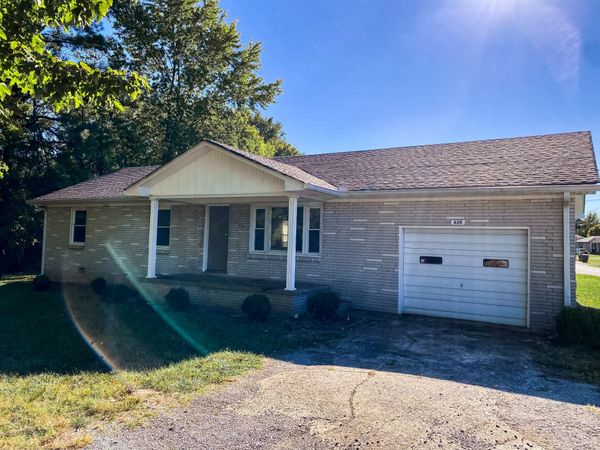 630 N Broadway , Portland, TN 37148
