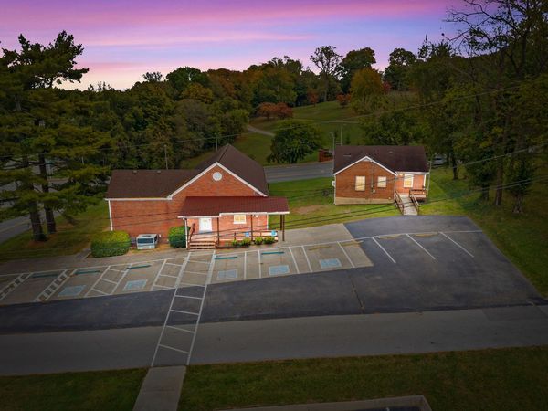 780 N 2nd St , Clarksville, TN 37040