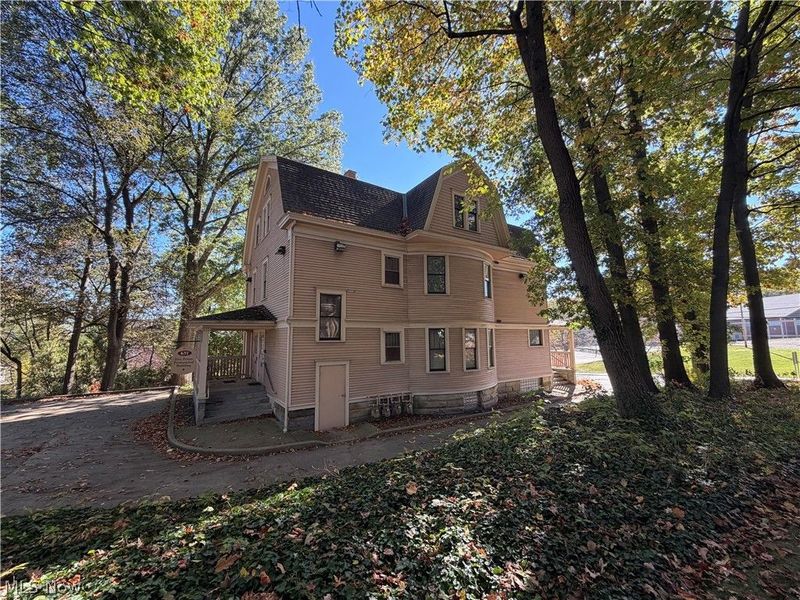 631 W Exchange Street, Akron, OH 44302 Photo 2