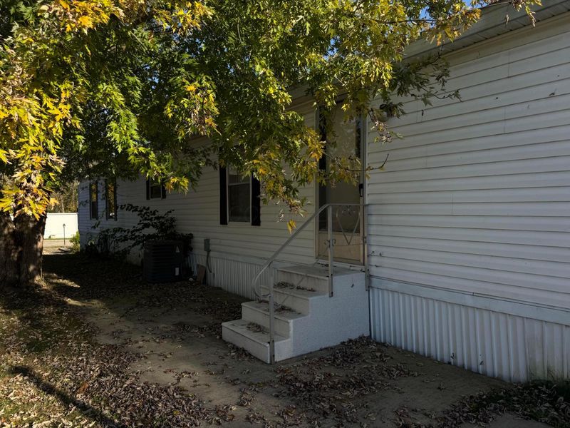 5 Spring Lake Court, Delaware, OH 43015 Photo 3