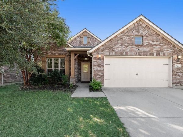 517 Goldstone Lane , Fort Worth, TX 76131