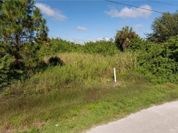 853 Gulf LN , LEHIGH ACRES, FL 33974