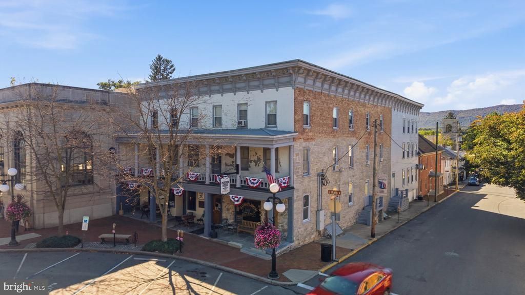 2 S MAIN STREET , MERCERSBURG, PA 17236