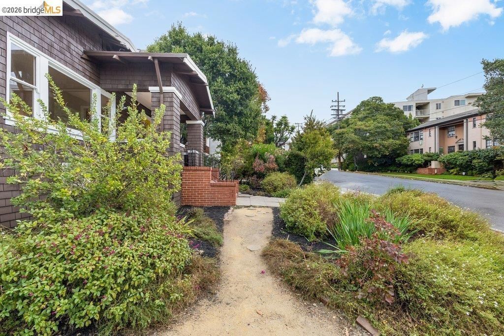 353 Warwick Ave, Oakland, CA 94610 Main Photo